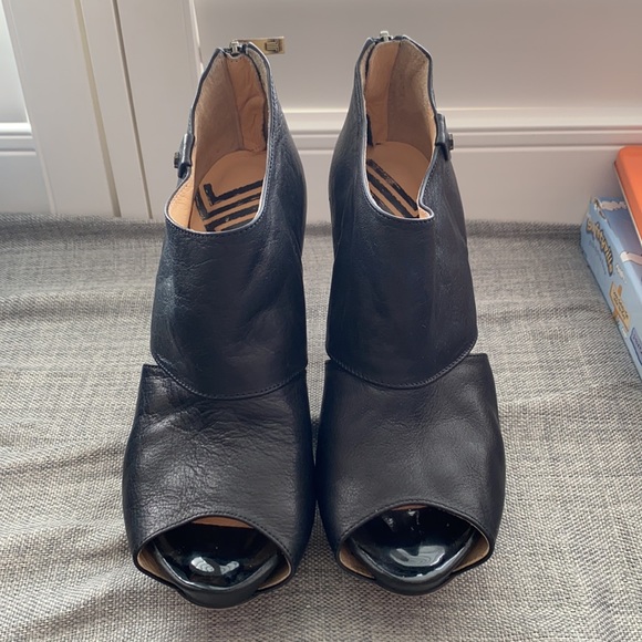 Lanvin en bleu black open toe heels with cutouts - Picture 1 of 9